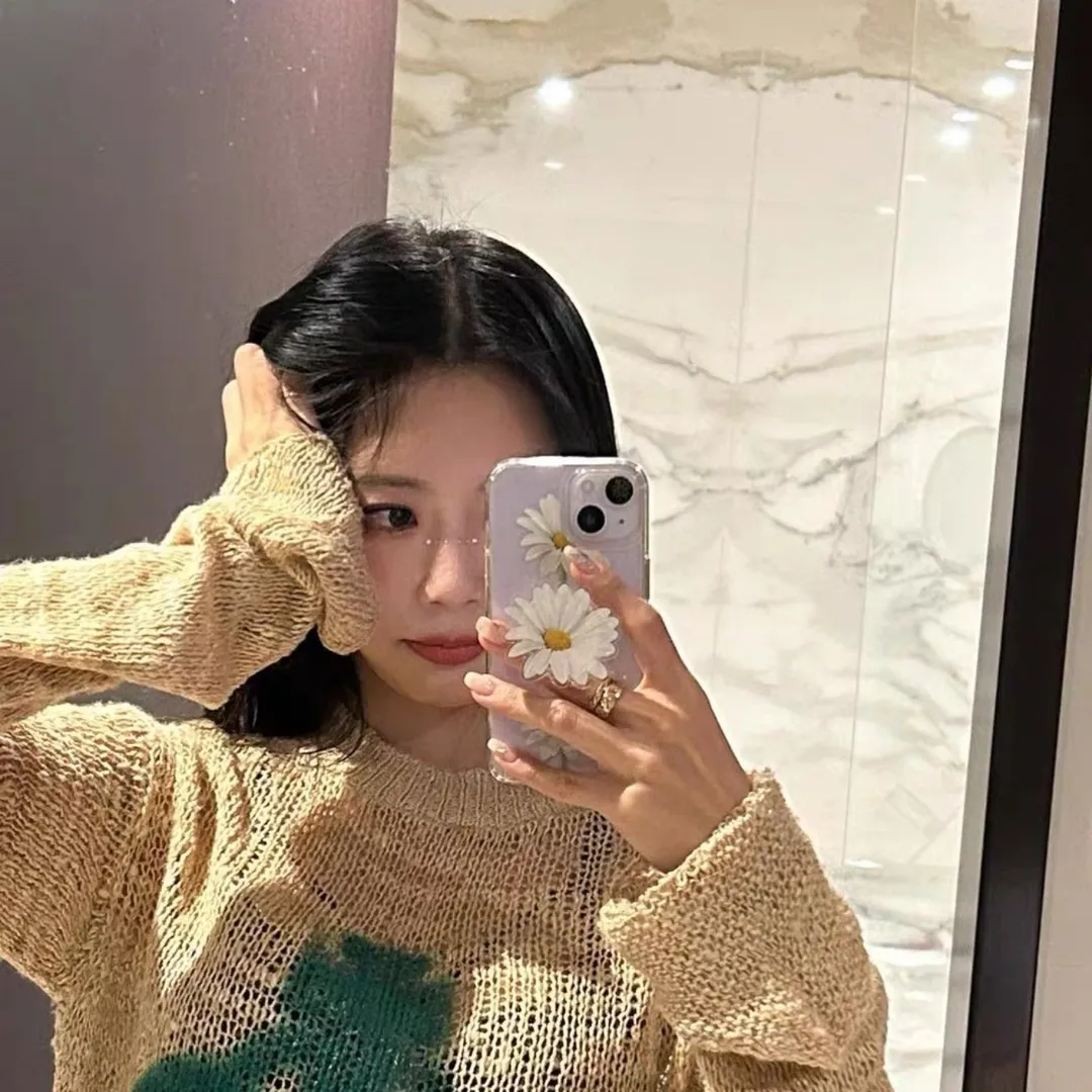 VIVI91 vivienne west wood West Queen Vivian Saturn's new hollow round-neck sweater 🎃Mesh breathable and thin style 24-year official website limited new model Wear with a vest inside, very slim and good-looking Size: S -M- L Color: apricot